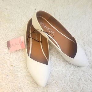 Twisted Simple White Ballerina Flats